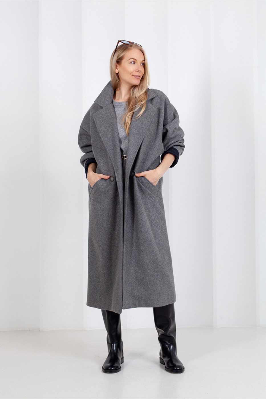 Šviesiai pilkas oversize paltas NEW YORK Šviesiai pilkas oversize paltas NEW YORK